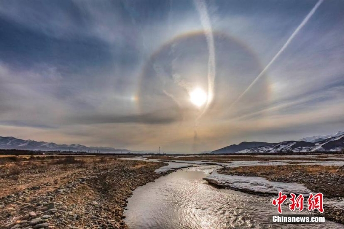 罕見！青海門源天空出現(xiàn)“幻日”奇觀