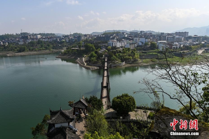 長江“盆景”石寶寨景色秀美