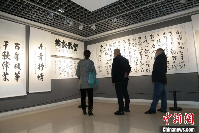 辛丑年清明公祭軒轅黃帝(第十四屆)海峽兩岸名家書畫展3日在西安啟幕。　張遠 攝