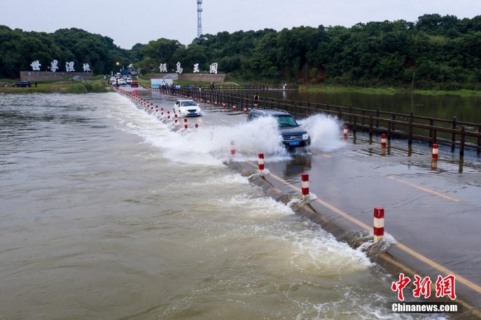 江西再現(xiàn)“水上公路” 目前已實(shí)行交通管制