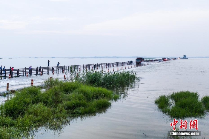 江西再現(xiàn)“水上公路” 目前已實(shí)行交通管制