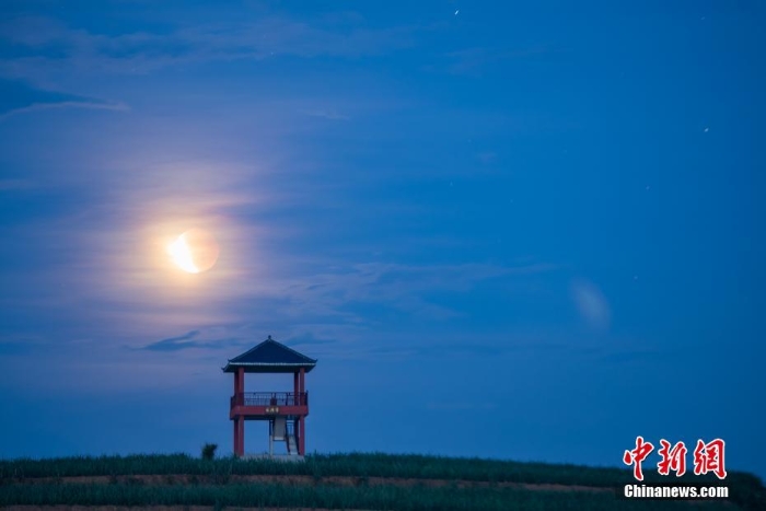 天涯共此時 “超級月亮”現(xiàn)身全球多地夜空