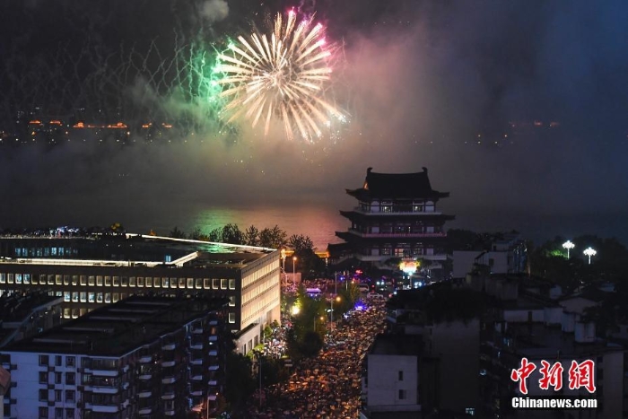 長沙舉辦大型音樂焰火晚會慶建黨100周年