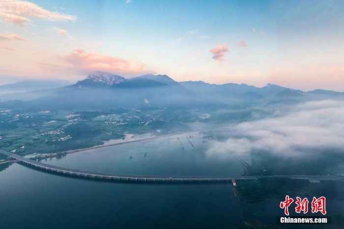 【沿著高速看中國(guó)】航拍江西九江繞城高速?gòu)]山青山湖大橋