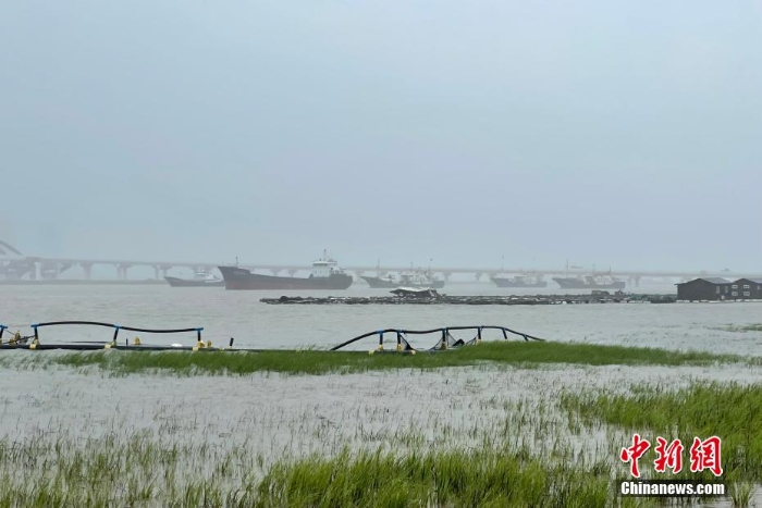 臺(tái)風(fēng)“煙花”登陸浙江舟山 登陸時(shí)中心附近最大風(fēng)力13級(jí)