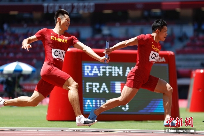 腳下生風(fēng)！東京奧運(yùn)會(huì)中國男子4x100接力晉級(jí)決賽