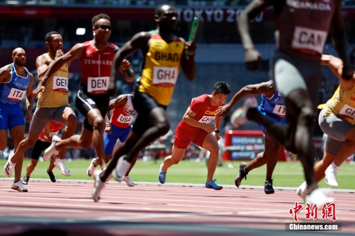 腳下生風(fēng)！東京奧運(yùn)會(huì)中國男子4x100接力晉級(jí)決賽