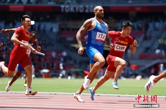 腳下生風(fēng)！東京奧運(yùn)會(huì)中國男子4x100接力晉級(jí)決賽