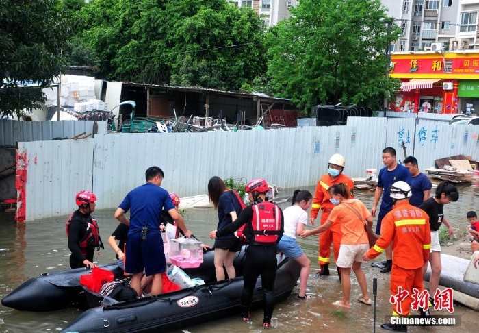 超強(qiáng)降水致福建多地積水內(nèi)澇 近9萬(wàn)人次轉(zhuǎn)移