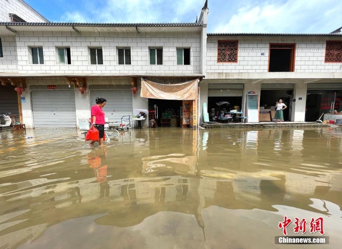 超強(qiáng)降水致福建多地積水內(nèi)澇 近9萬(wàn)人次轉(zhuǎn)移