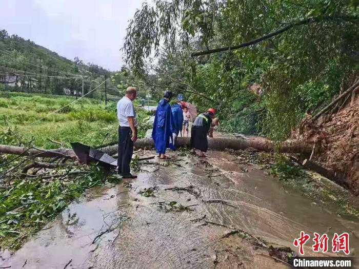 21日至22日安康漢陰突降暴雨?！h陰縣融媒體中心供圖