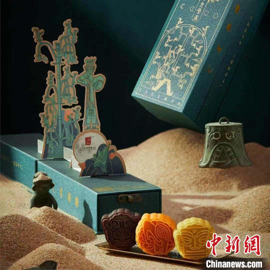 三星堆月餅禮盒。　三星堆博物館景區(qū)管委會(huì)產(chǎn)業(yè)發(fā)展部供圖