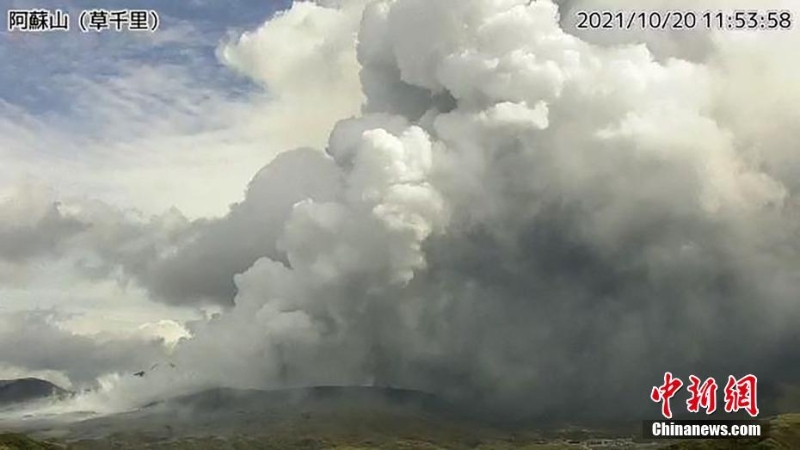 日本阿蘇火山發(fā)生噴發(fā) 火山灰直沖天際