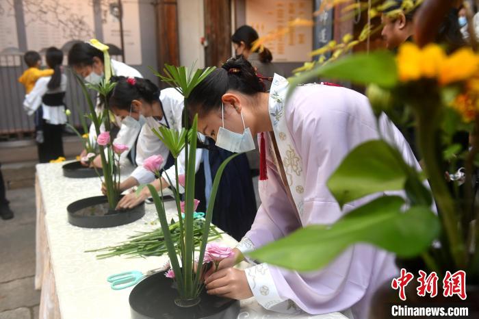 圖為插畫藝術(shù)展示。　呂明 攝