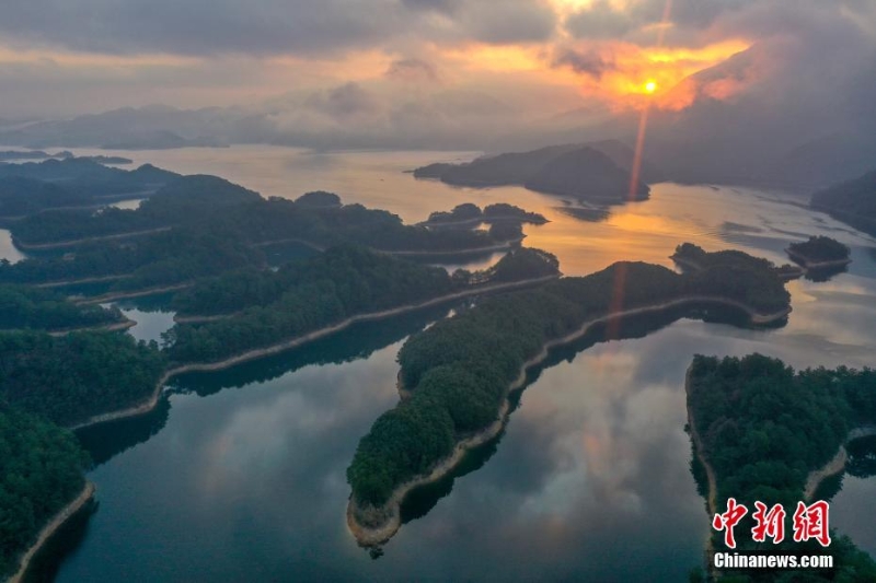 航拍浙江淳安千島湖初冬景色