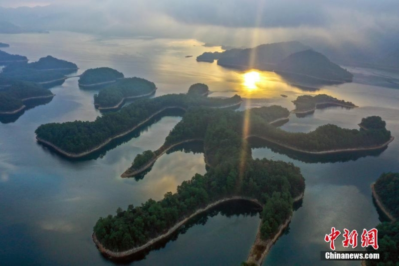 航拍浙江淳安千島湖初冬景色