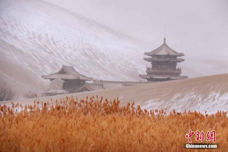 甘肅敦煌：雪潤大漠景如畫