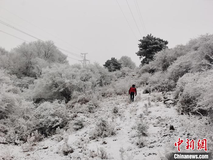 山西電力加強保障冬奧線路設備覆冰觀測