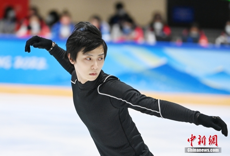 日本花樣滑冰選手羽生結(jié)弦進(jìn)行賽前訓(xùn)練