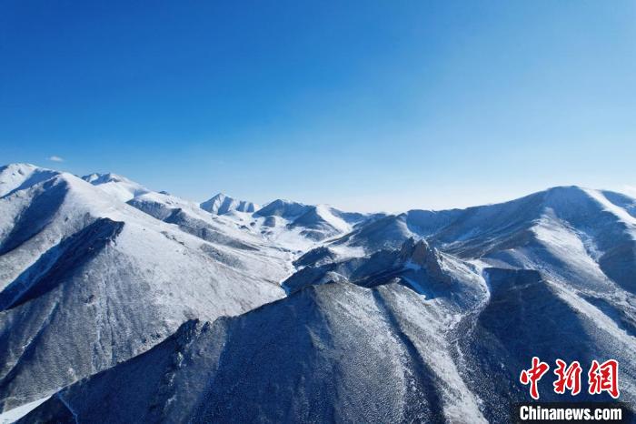 圖為雪后祁連山國家公園青海片區(qū)?！●R銘言 攝