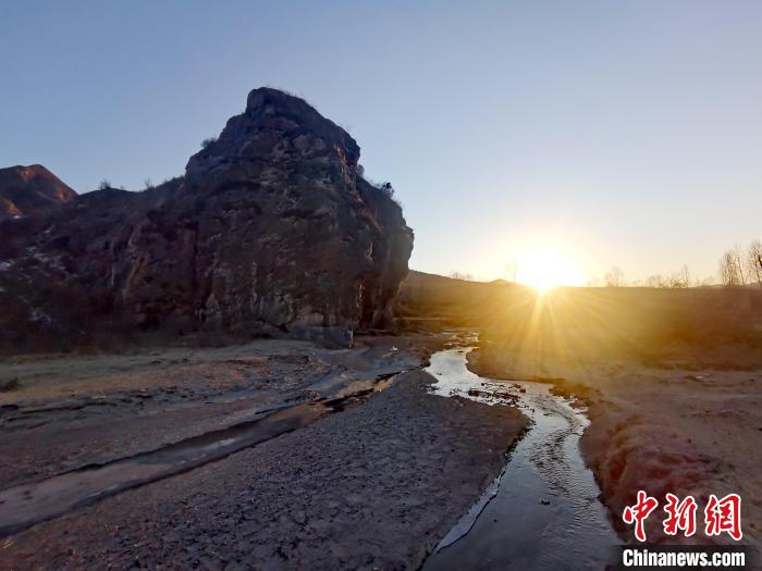 河北隆化發(fā)現(xiàn)一處清早期摩崖石刻附近村落有戲樓廟宇