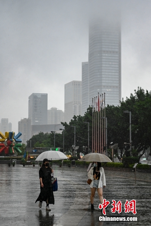 強(qiáng)降水云團(tuán)抵達(dá) 廣州多區(qū)發(fā)布暴雨預(yù)警