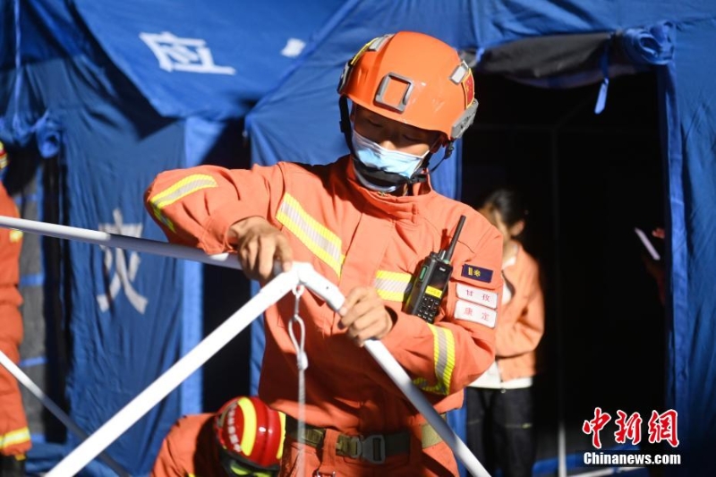 直擊四川蘆山6.1級地震受災(zāi)民眾安置點(diǎn)