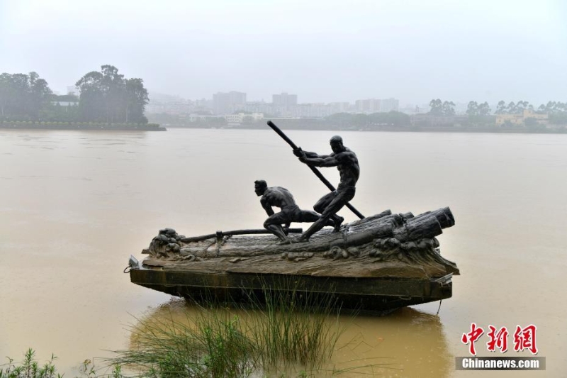 福州：持續(xù)性強(qiáng)降雨導(dǎo)致閩江水位上漲