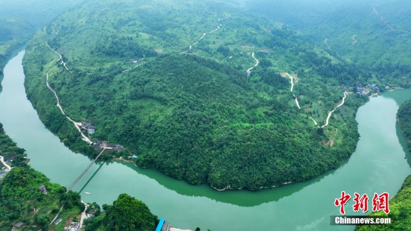 航拍重慶酉陽酉水河  景色美如畫