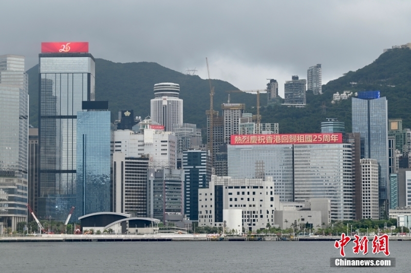 香港街頭慶回歸25周年氣氛濃