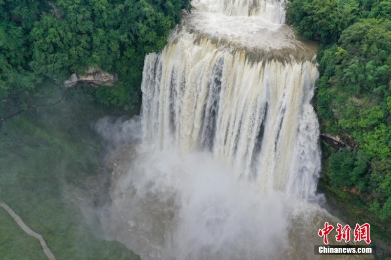 黃果樹(shù)瀑布進(jìn)入豐水期 水勢(shì)磅礴蔚為壯觀