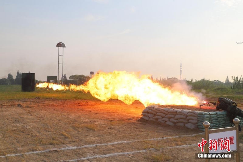 40℃高溫 武警上海總隊(duì)“三實(shí)”訓(xùn)練戰(zhàn)味十足