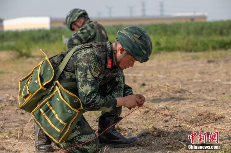 40℃高溫 武警上?？傟?duì)“三實(shí)”訓(xùn)練戰(zhàn)味十足