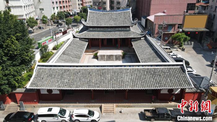 閩清文廟始建宋景德四年(公元1007年)，占地面積6201平方米，在福州“十邑”縣級(jí)文廟中規(guī)模最大?！∈Y祖德 攝