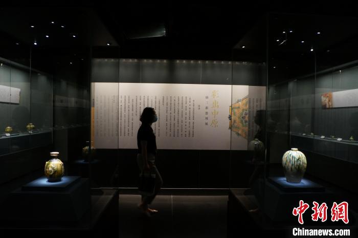 五省十窯唐三彩產(chǎn)品展鄭州開(kāi)展