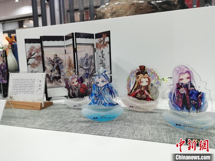 店鋪中展示的臺(tái)灣霹靂布袋戲文創(chuàng)品。　鐘升 攝