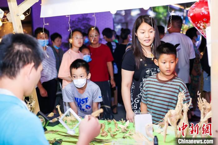 浙江安吉：民眾博物館里過中秋“打卡”非遺技藝