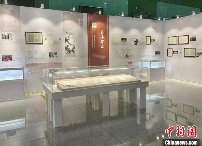 “筆鑒丹心——手稿中的中國科學(xué)家精神主題展”第四篇章“ 求真探源”?！≈袊茀f(xié)科技傳播中心 供圖