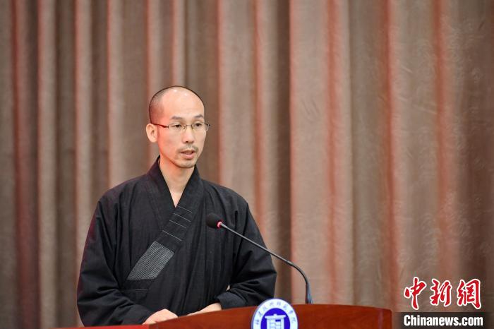 福建福清黃檗山萬福寺住持定明法師致辭。　呂明 攝