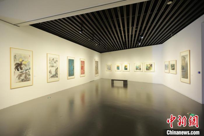 第五屆中國潑彩畫雙年展。　劉海粟美術(shù)館 供圖