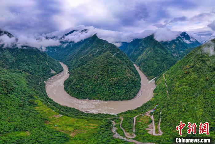 墨脫縣雅魯藏布江林多大拐彎全景。(無(wú)人機(jī)照片) 李國(guó)燾 攝