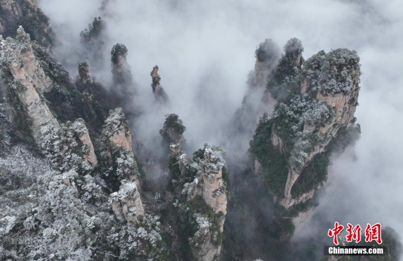 張家界天子山現(xiàn)冰雪云海景觀