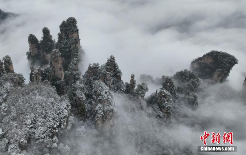 張家界天子山現(xiàn)冰雪云海景觀