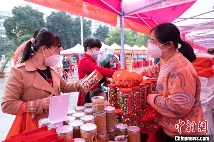 福建泉州辦海峽兩岸農(nóng)特產(chǎn)品年貨節(jié)臺胞盼交流