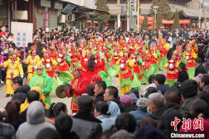 風行于山西的傳統(tǒng)民俗活動“跑竹馬”?！∥淇〗?攝