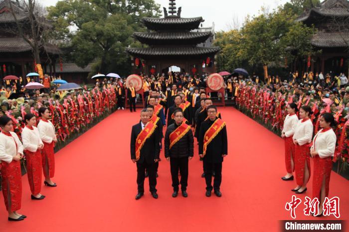 “2023年癸卯年元宵錢王祭”現(xiàn)場 西湖景區(qū)水域管理處 供圖