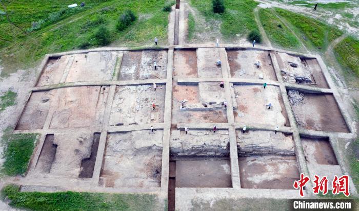 遼上京遺址一號(hào)建筑基址發(fā)掘后全景 國(guó)家文物局供圖