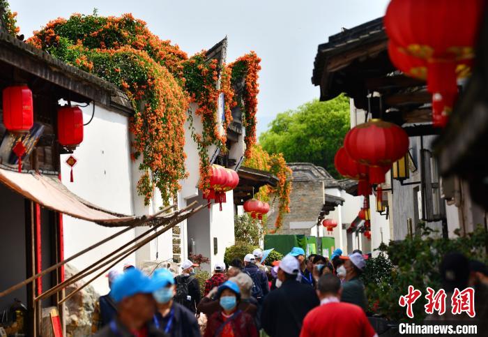 花開福建：古厝穿“花衣”