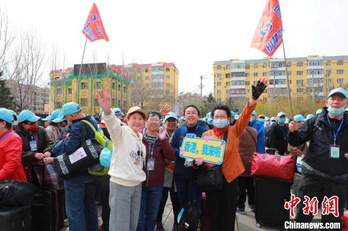 春風(fēng)吹暖旅游經(jīng)濟(jì)哈鐵開出超700人旅游專列