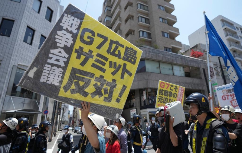 5月21日，民眾在日本廣島游行抗議七國集團(tuán)峰會(huì)。新華社記者張笑宇攝